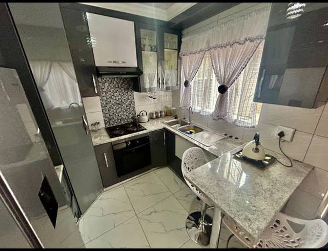 3 BEDROOM HOUSE FOR SALE IN VANDERBIJLPARK CE 2